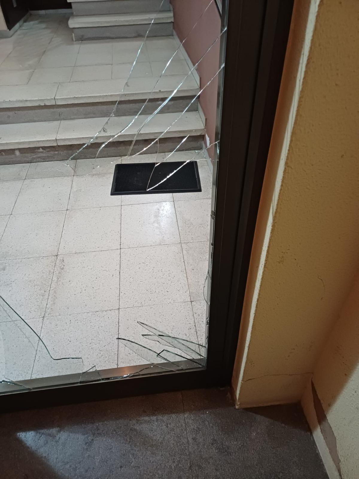 Les fotos de les destrosses després d'una discussió pel volum a Girona Les fotos de les destrosses després d'una discussió pel volum a Girona