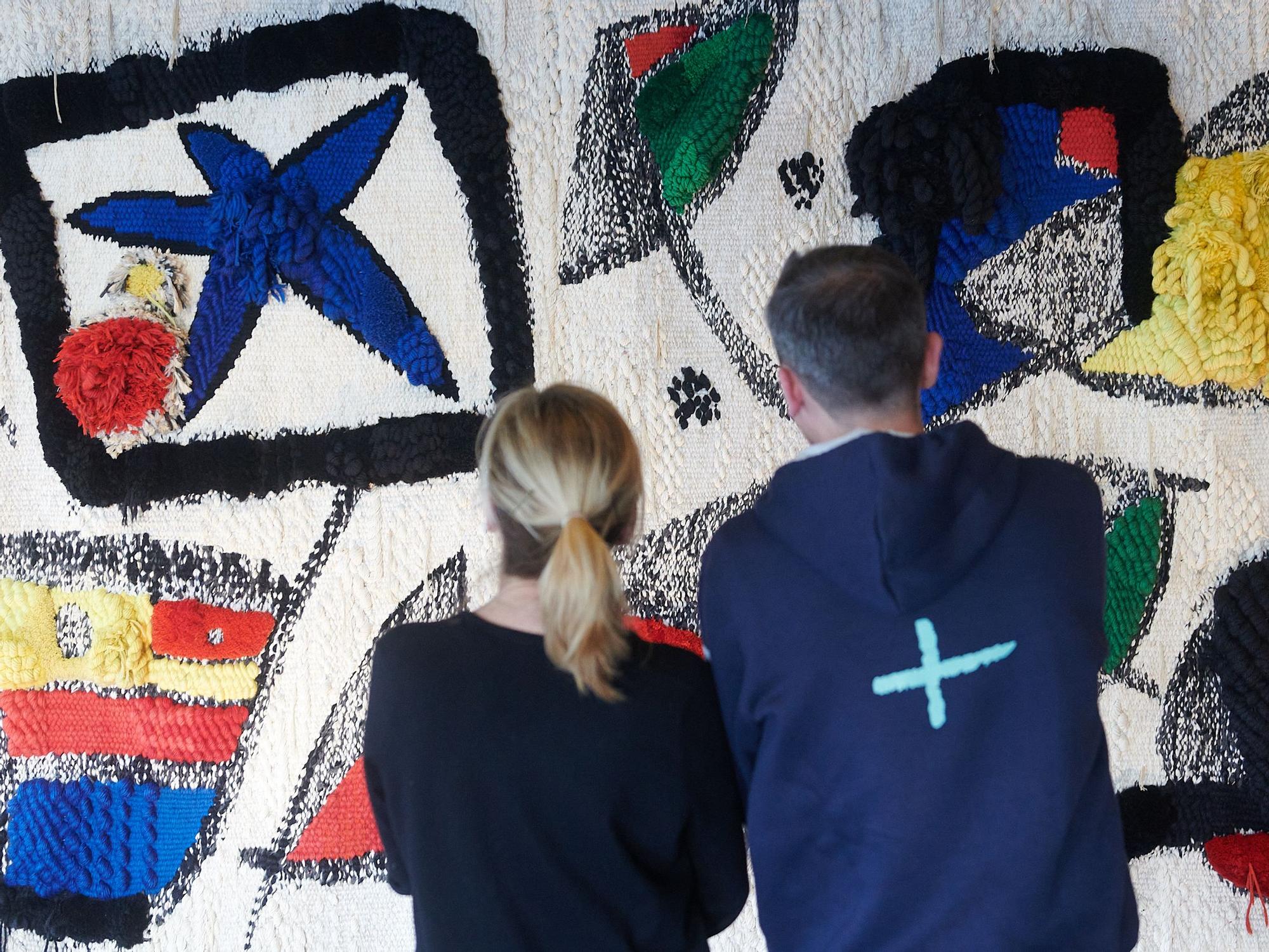 El CaixaForum Zaragoza muestra un gran tapiz de Miró