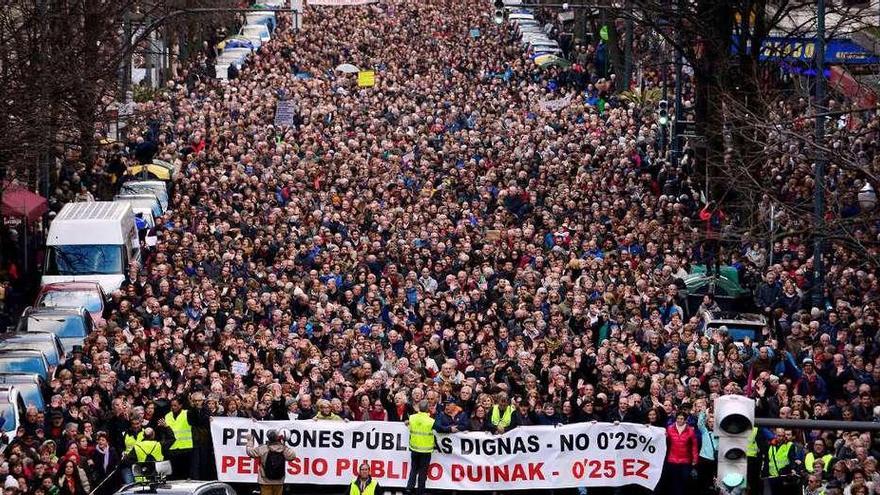 Cabecera de la manifestación que recorrió Bilbao. // Vincent West/Reuters