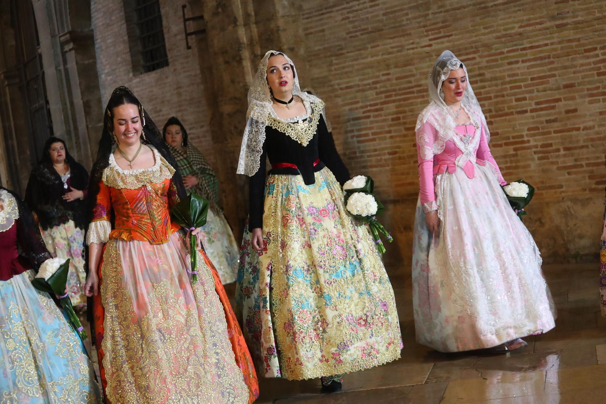 Búscate en el primer día de ofrenda por la calle de la Paz (entre las 20:00 a las 21:00 horas)