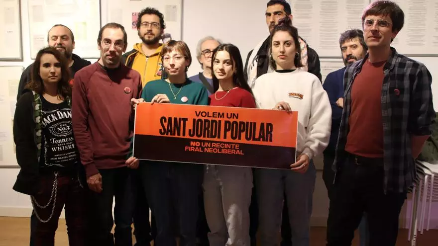 Editorials, llibreries, autors i col·lectius socials denuncien "l'externalització i privatització" de Sant Jordi