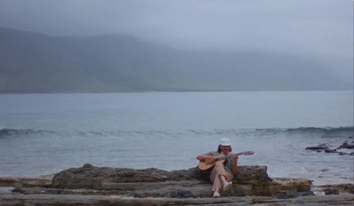 Elvis Crespo, en El Salao, en La Graciosa, en el videoclip de la canción 'La Graciosa' con Quevedo