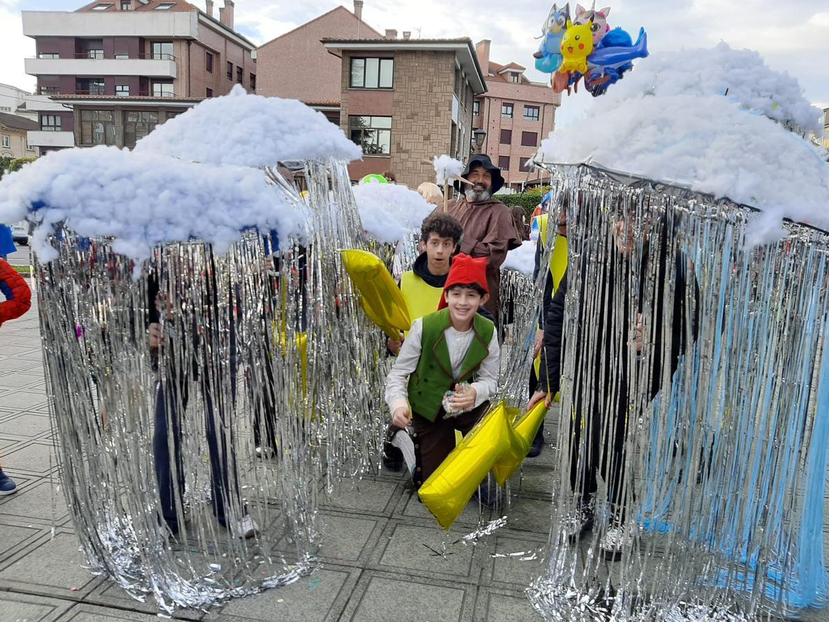 Llanera festeja un Antroxu infantil de récord Llanera festeja un Antroxu infantil de récord
