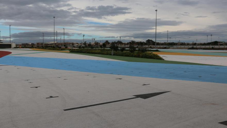 Torrevieja valora el coste del transporte en bus al nuevo recinto de mercados antes de abrirlo