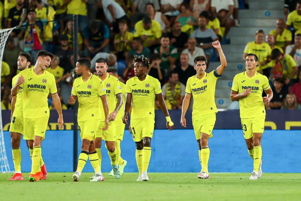 Los jugadores del Villarreal celebran un gol en la Conference League.