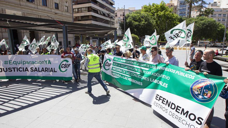 CSIF y JUPOL se concentran en Alicante para pedir al Gobierno la recuperación del poder adquisitivo
