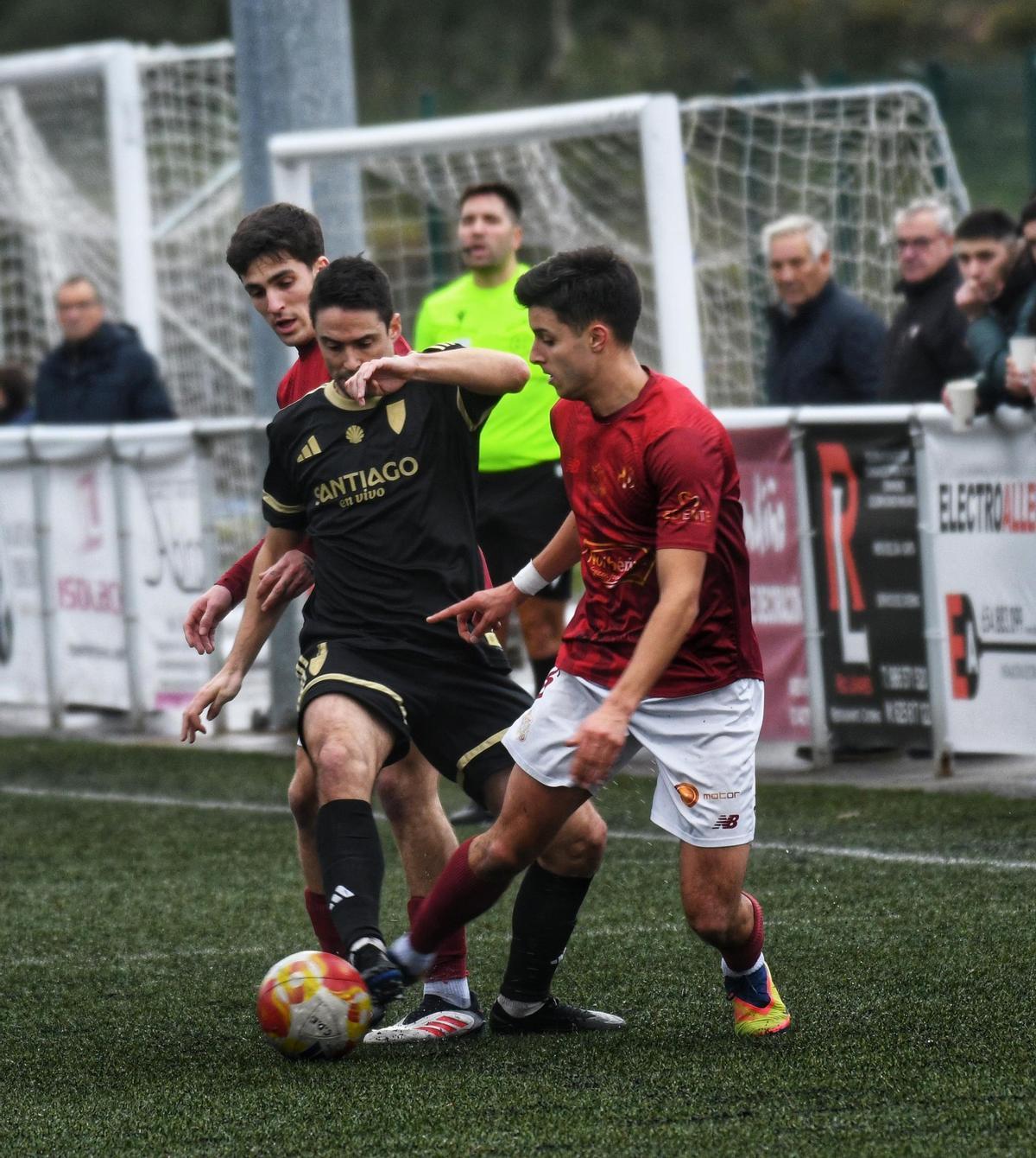 Adrián Armental, en el partido ante el Estradense de la primera vuelta.