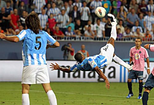 Baptista marcó de chilena para dejar al Málaga esa noche líder de Primera (11/12)