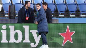 Gavi, en el entrenamiento previo del PSG - Barça con Deco y Bojan