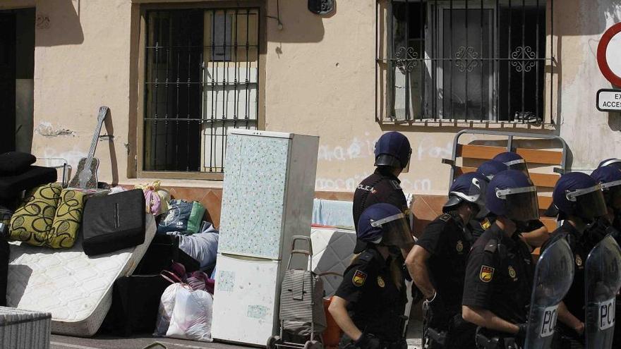 Un desahucio en la calle Parras ejecutado a mediados de 2013.