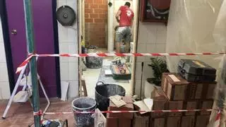 El colegio Tirant lo Blanc de Alzira inicia el curso con solo un baño para 160 alumnos