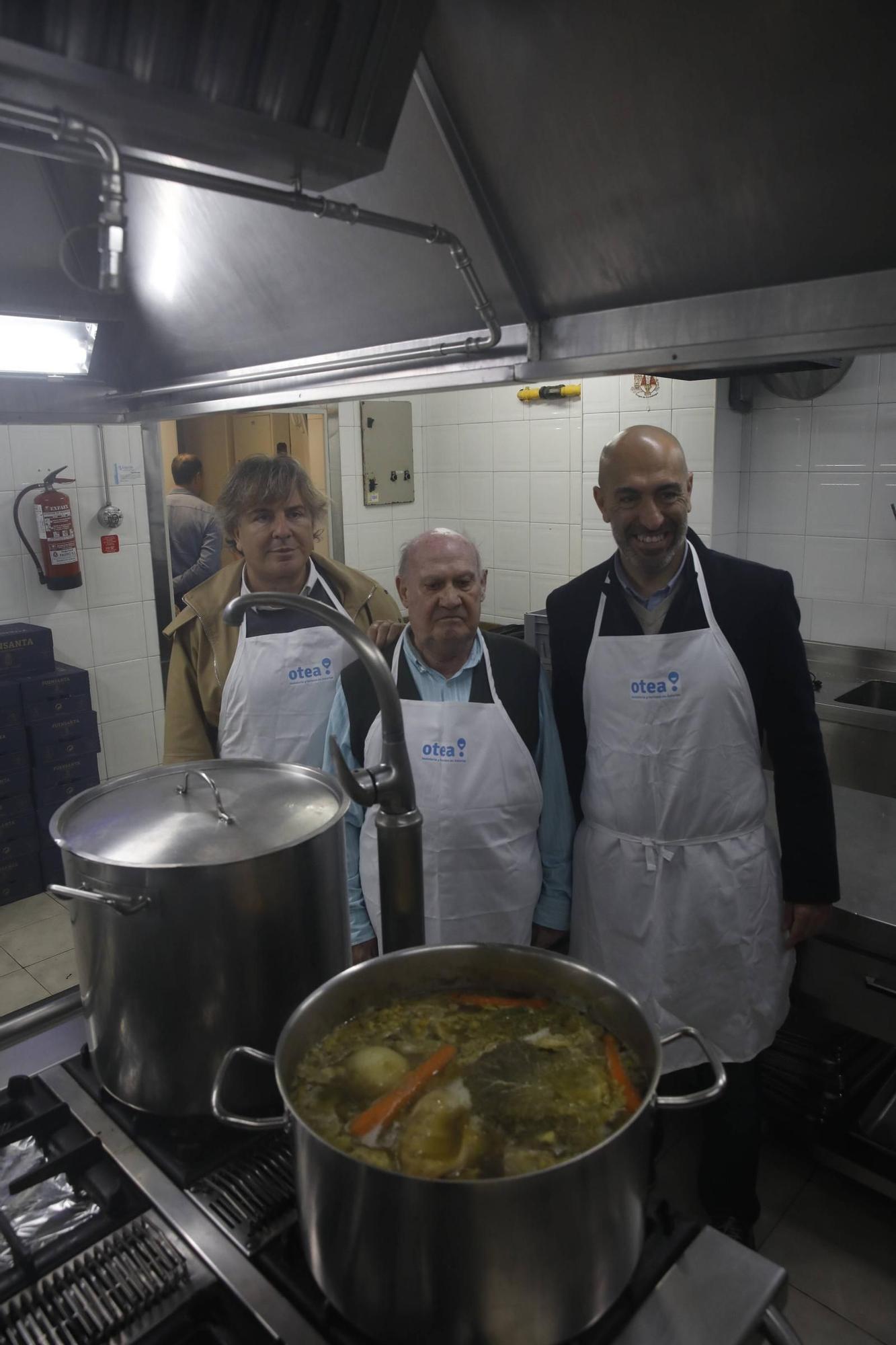 Otea sirve el menú de Antroxu en la Cocina Económica de Gijón (en imágenes)