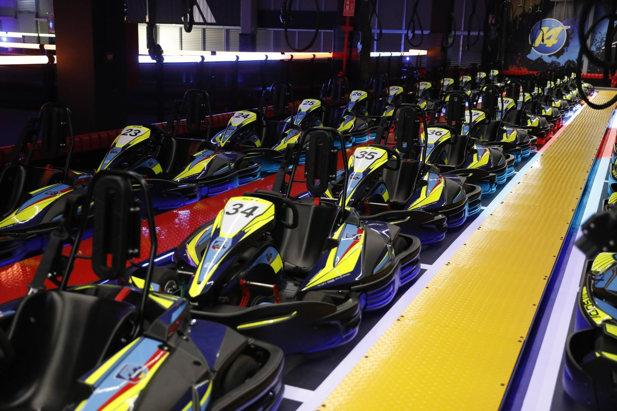 El piloto de Fórmula 1 Fernando Alonso presenta su nuevo circuito indoor de karting en La Morgal (Llanera)