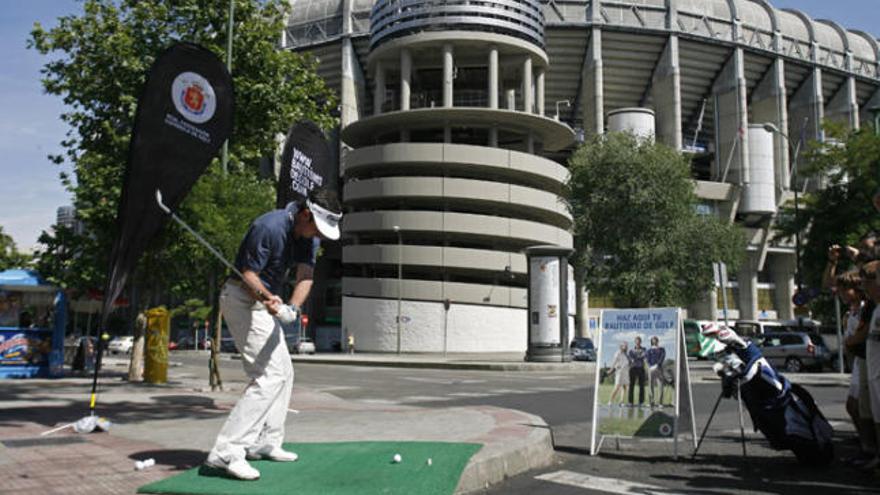 Gonzalo Fernández cola una pilota al Bernabéu