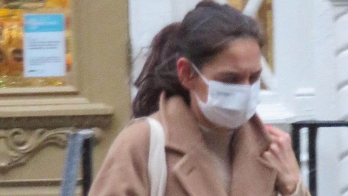 Katie Holmes y el abrigo camel que te salvará el invierno