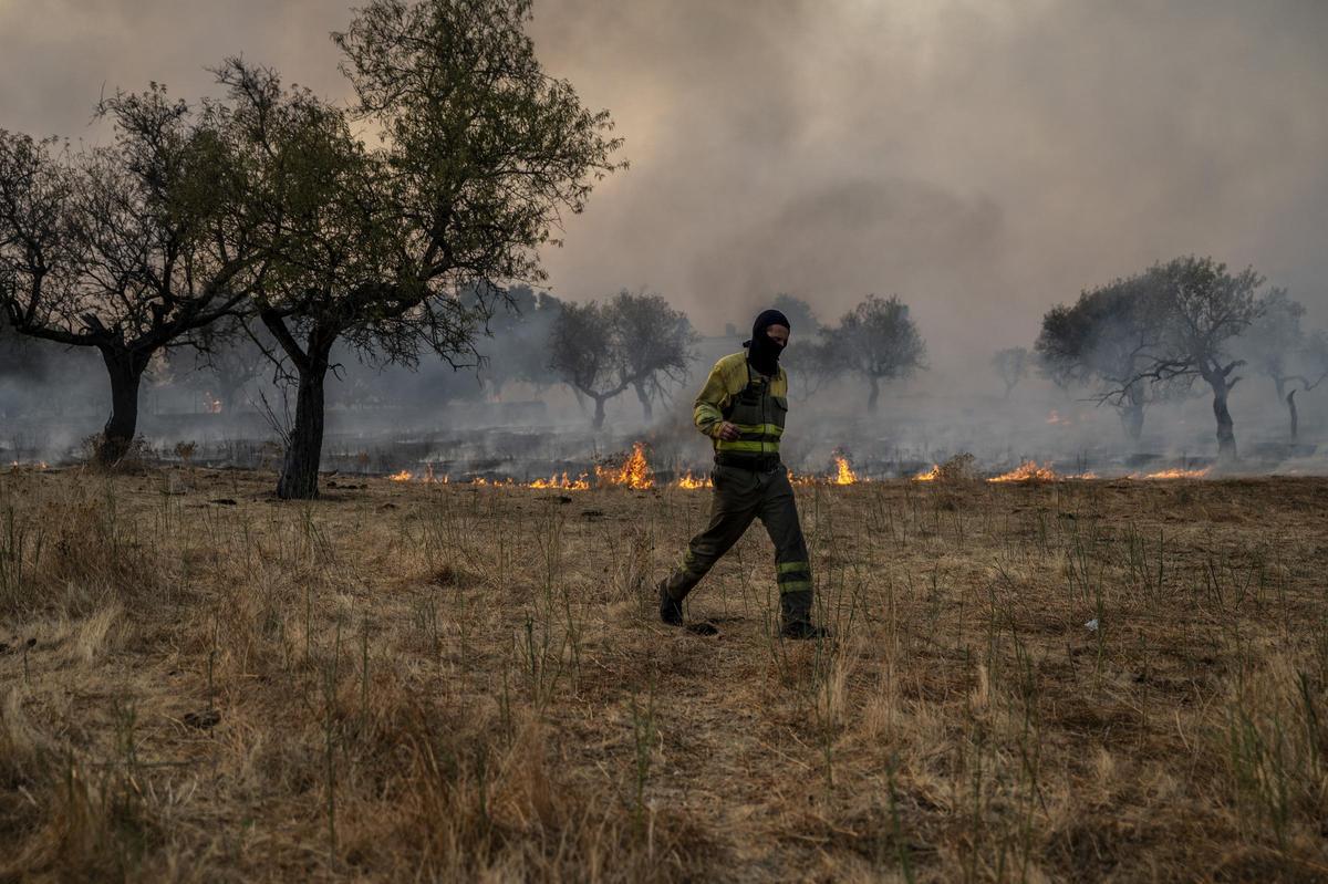 FOTOGALERÍA | Las imágenes del incendio de Arroyo de la Luz