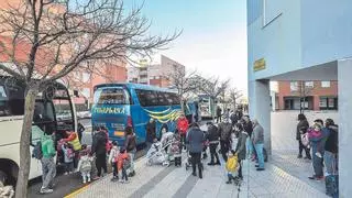 Preocupación entre los padres por las rutas escolares: "No queremos ver otra vez a los niños esperando en las marquesinas"