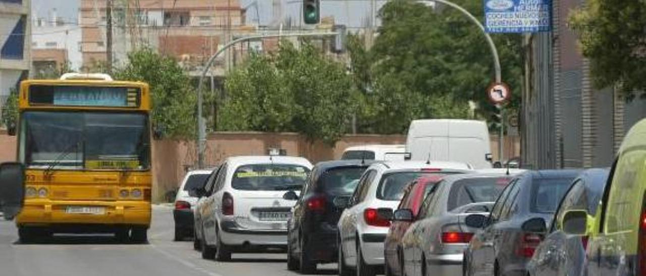 Las concesiones de 75 líneas de autobús caducan y deberán renovarse en 2015