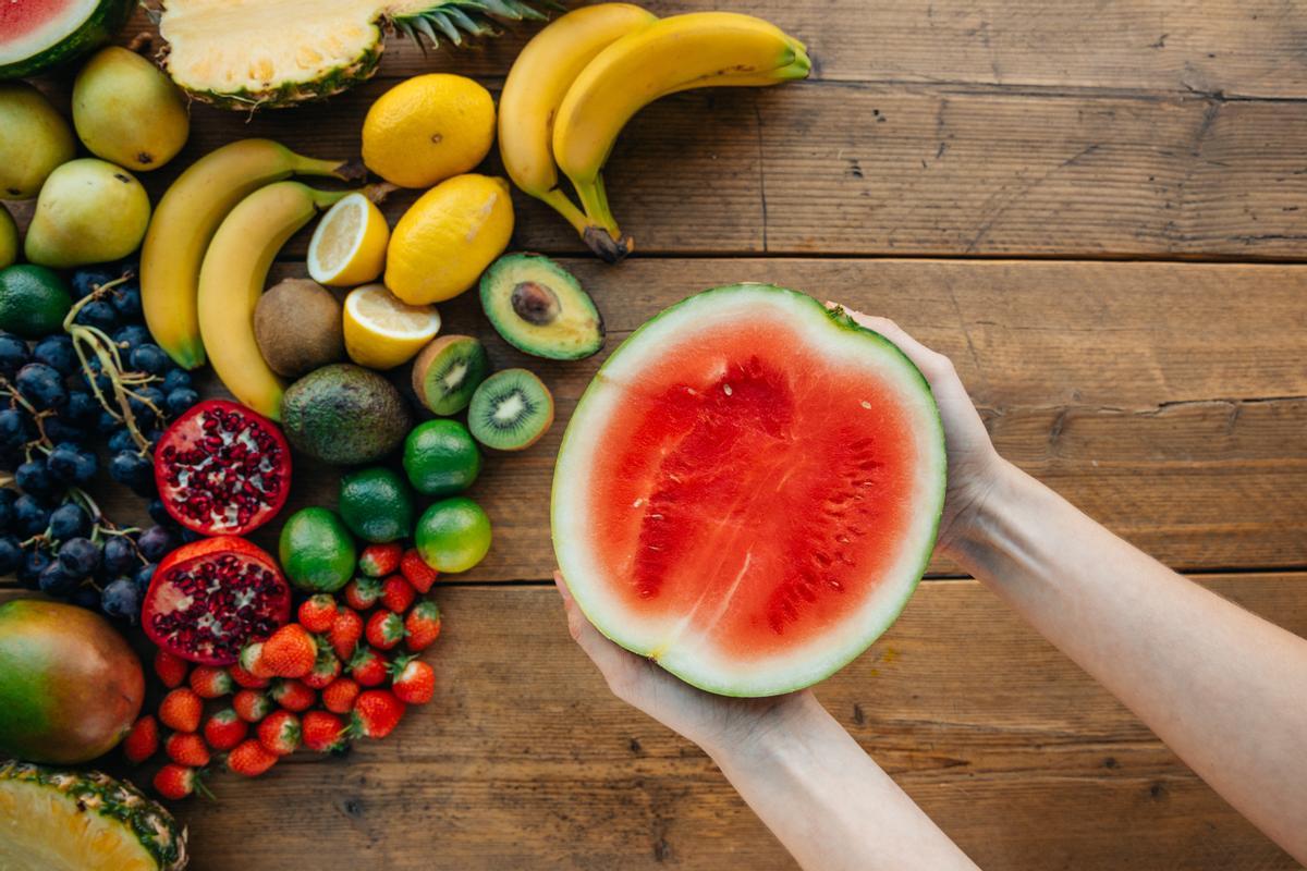Los mejores alimentos para bajar el colesterol: frutas y verduras.