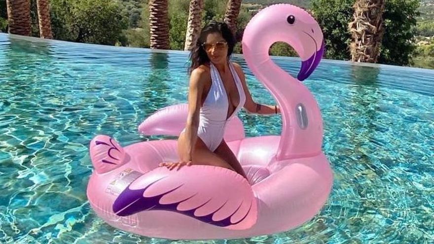 Pilar Rubio, en la piscina de la possessió