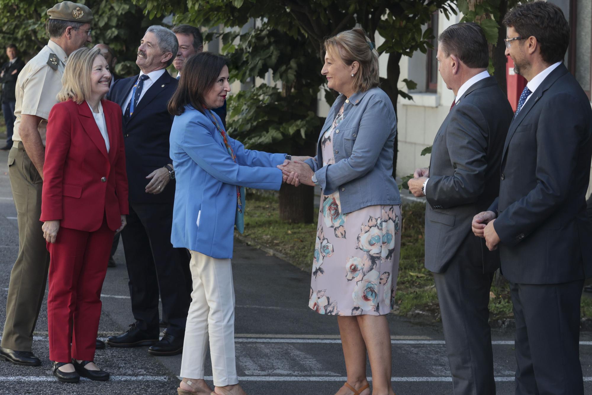 En imágenes: así fue la visita de la ministra Margarita Robles a la Fábrica de Armas de Trubia