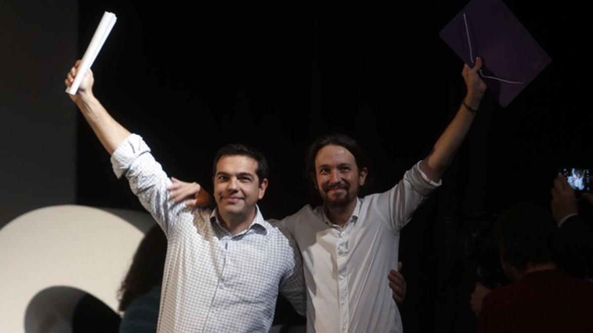 Alexis Tsipras y Pablo Iglesias durante el acto de clausura de la Asamblea Ciudadana de Podemos de noviembre. 