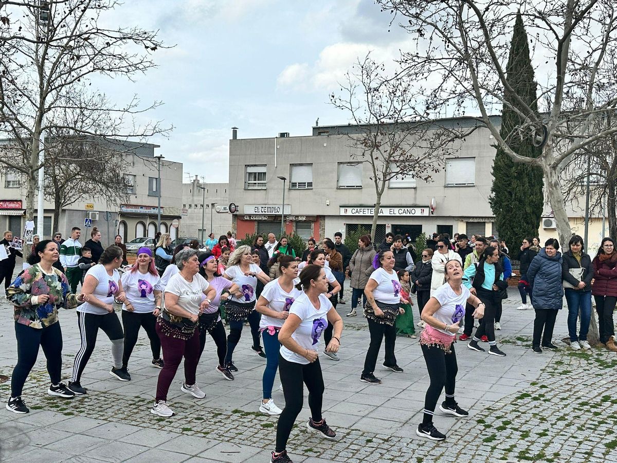 Actividades en la plaza del quiosco de Cerro de Reyes.