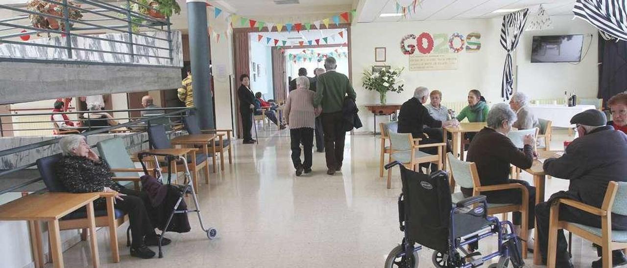 Mayores internados en un centro de Fundación San Rosendo en Ourense. // I. Osorio