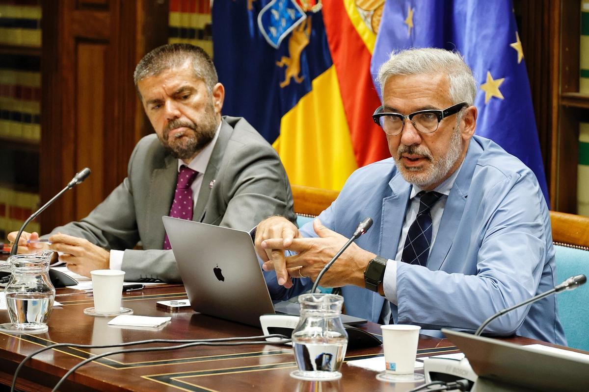 Los rectores canarios comparecen en el Parlamento regional para valorar la ley de ciencia.