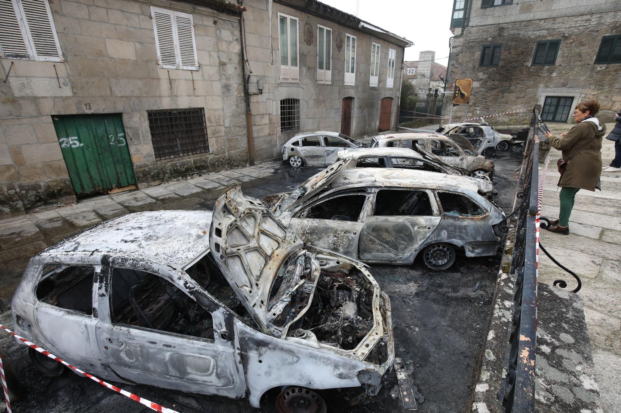 Calcinan una veintena de coches en Tui durante la madrugada.