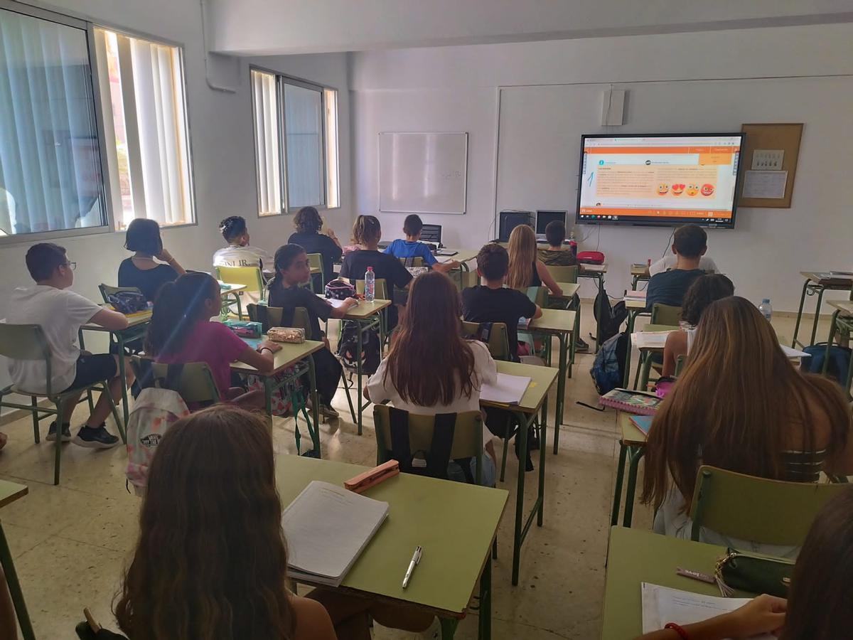 Alumnos en un aula del IES Joaquín artiles, este martes.