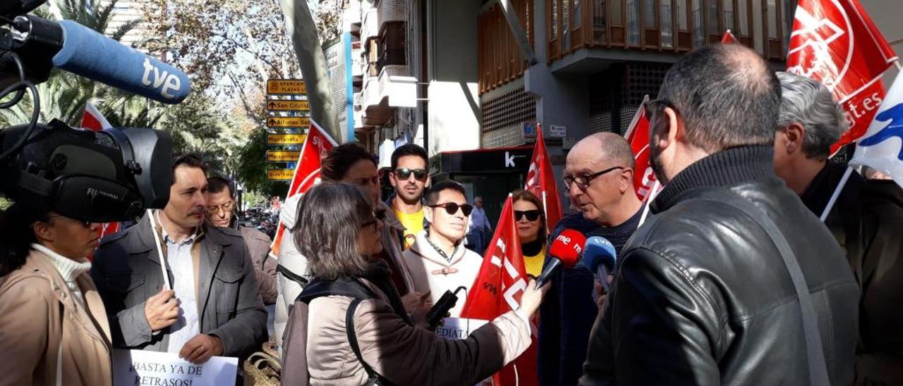 Movilización de universitarios esta semana para que el Consell pague lo acordado.