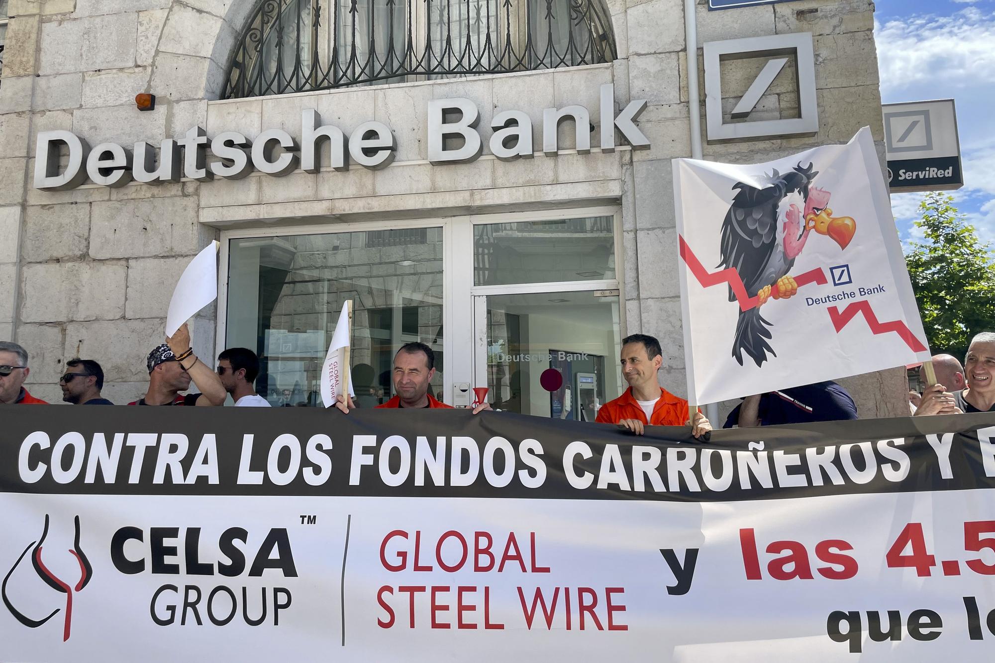 Trabajadores de GSW cortan el paseo Pereda para protestar por situación Celsa