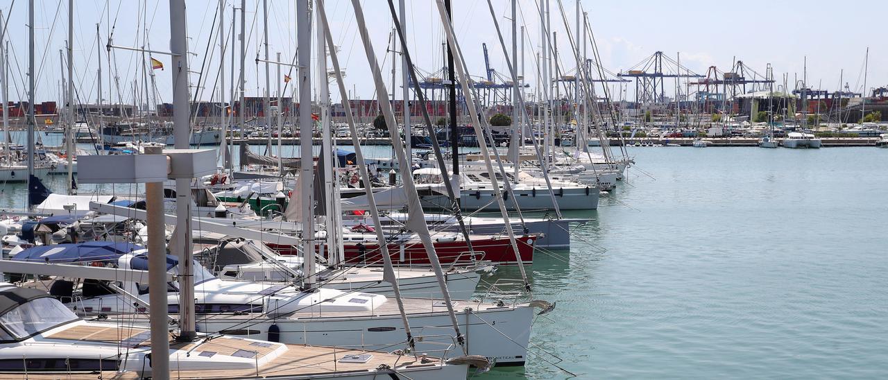 Zona de amarres náuticos en la Marina de València.