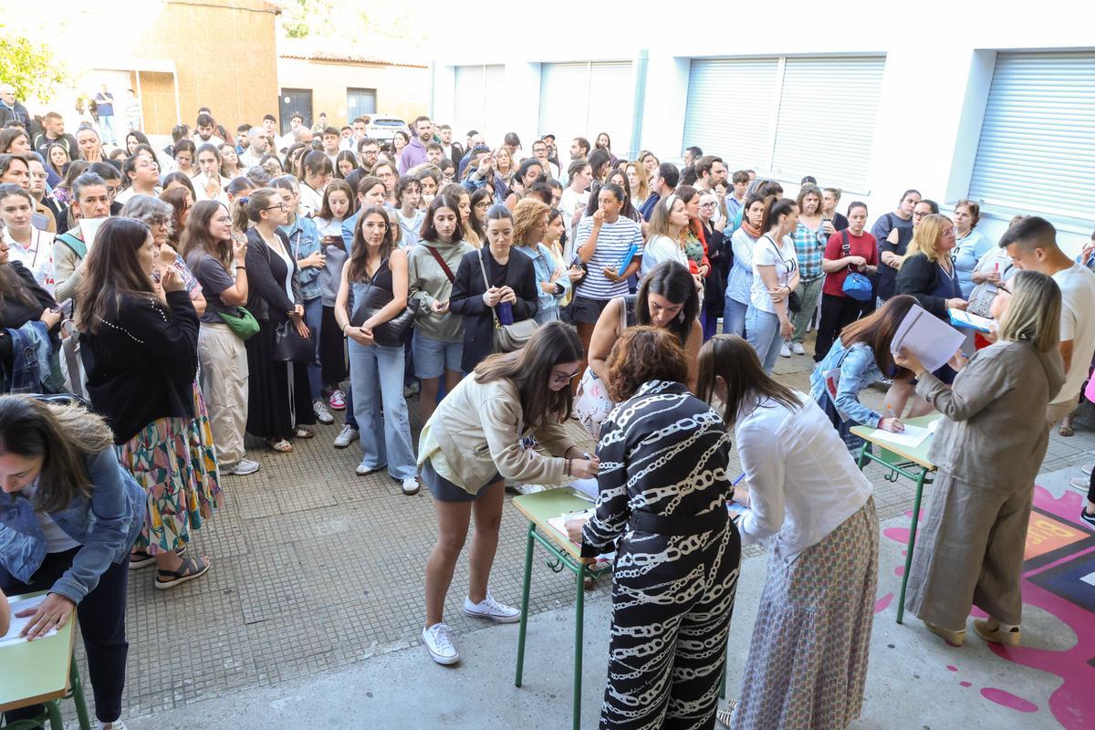 Aspirantes a docente, a punto de hacer las oposiciones del año pasado.