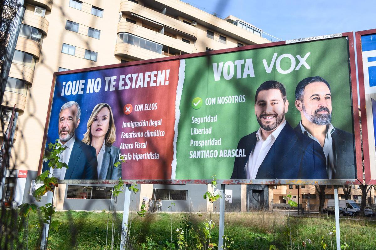 Uno de los carteles electorales de Vox para las elecciones del 8F en Aragón.