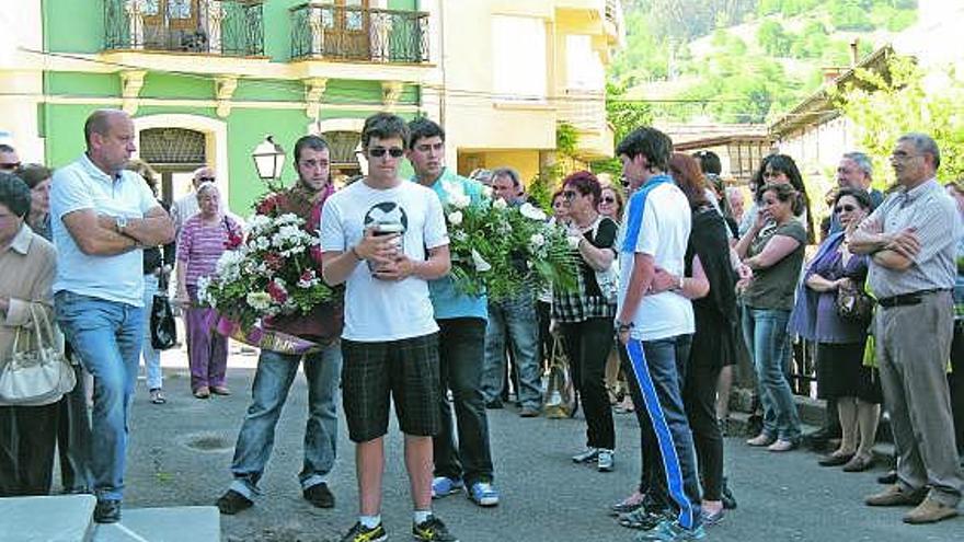 Infiesto llora la muerte del joven Eduardo Valero