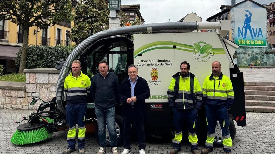 El Ayuntamiento de Nava adquiere una barredora por más de 156.000 euros