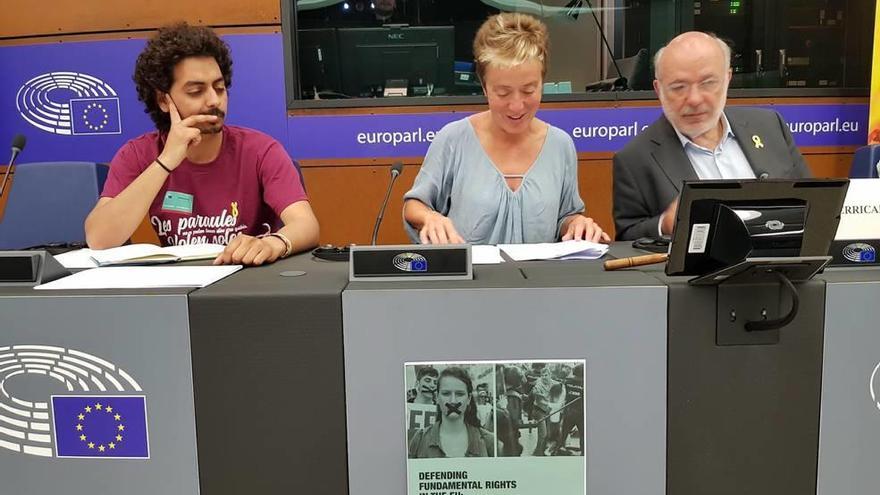 Mulay Embarek, junto a familiares de los jóvenes de Alsasua y de los presos catalanes.