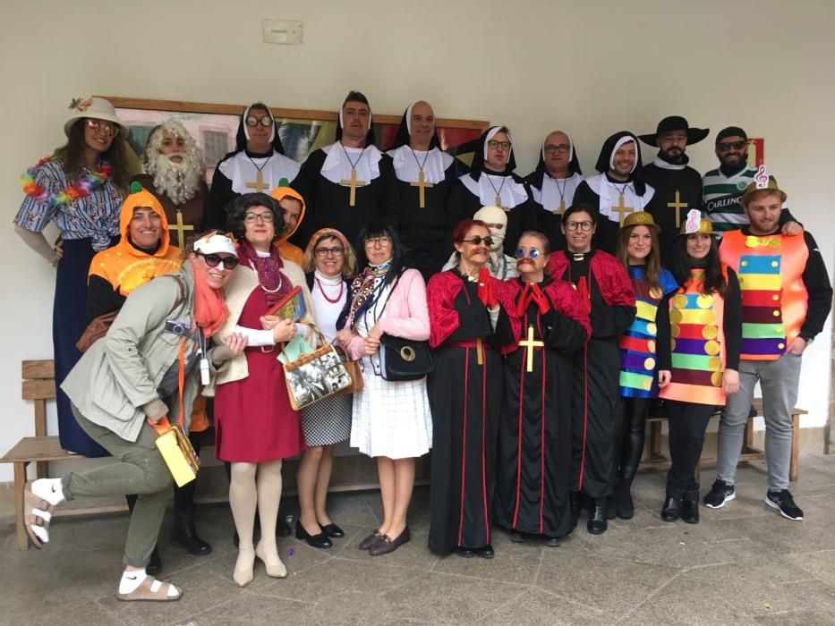 El colegio Sant Pere se inspira en sus 50 años para celebrar el carnaval