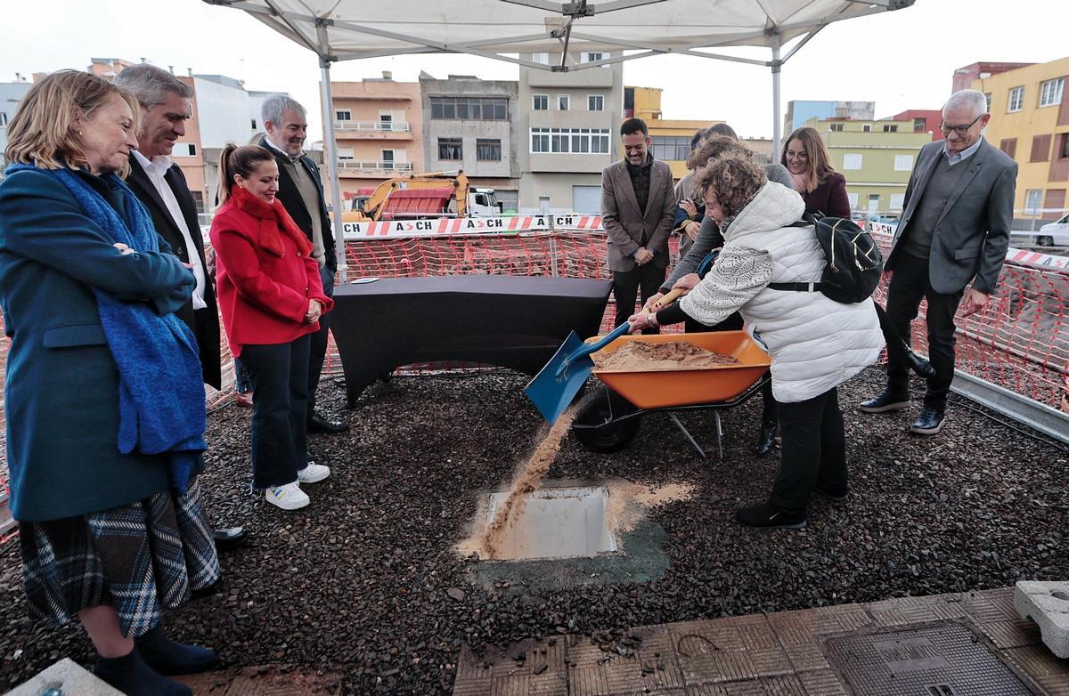 Colocación de la primera piedra del nuevo complejo residencial de Apanate