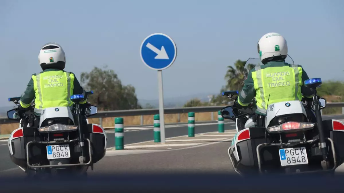 Pilladas tres personas con microcámaras y pinganillos en el examen teórico del carnet de conducir