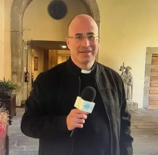 Santiago Pérez, párroco de Betanzos, sustituye a Severo Lobato en Cangas