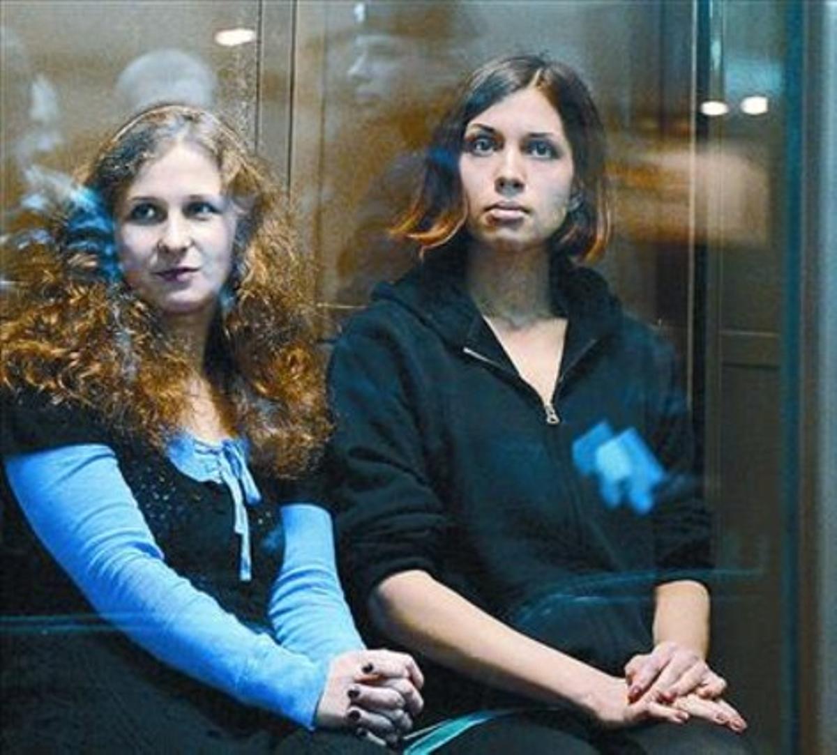Maria Aliojina (esquerra) i Nadezhda Tolokonnikova, el 10 d’octubre. Maria Aliojina (esquerra) i Nadezhda Tolokonnikova, el 10 d’octubre.