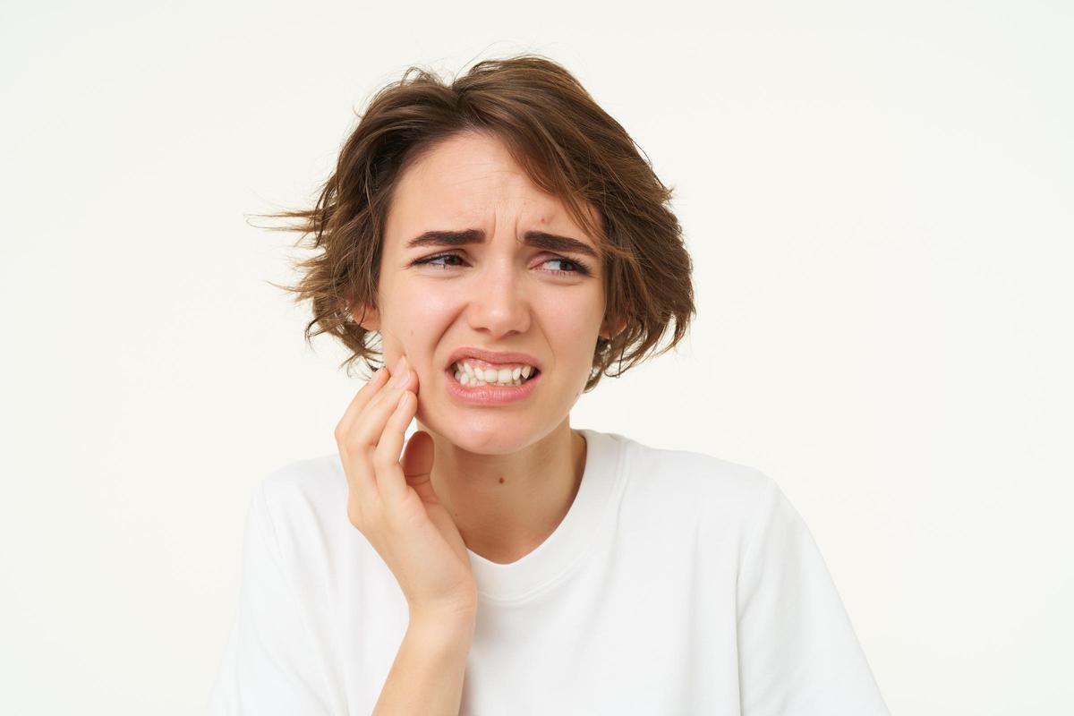 Estos kits blanqueadores pueden provocar sensibilidad dental o problemas en las encías.