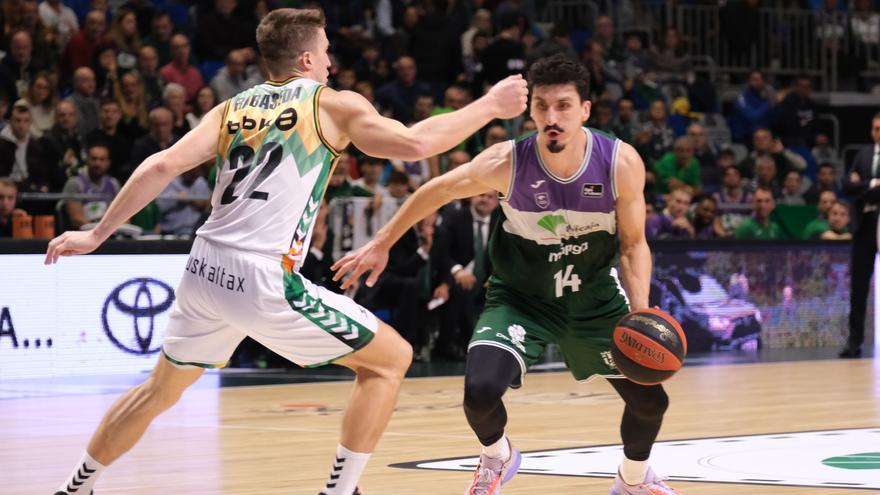 92-79: El Unicaja se gusta ante el Bilbao en un Carpena rendido a su equipo