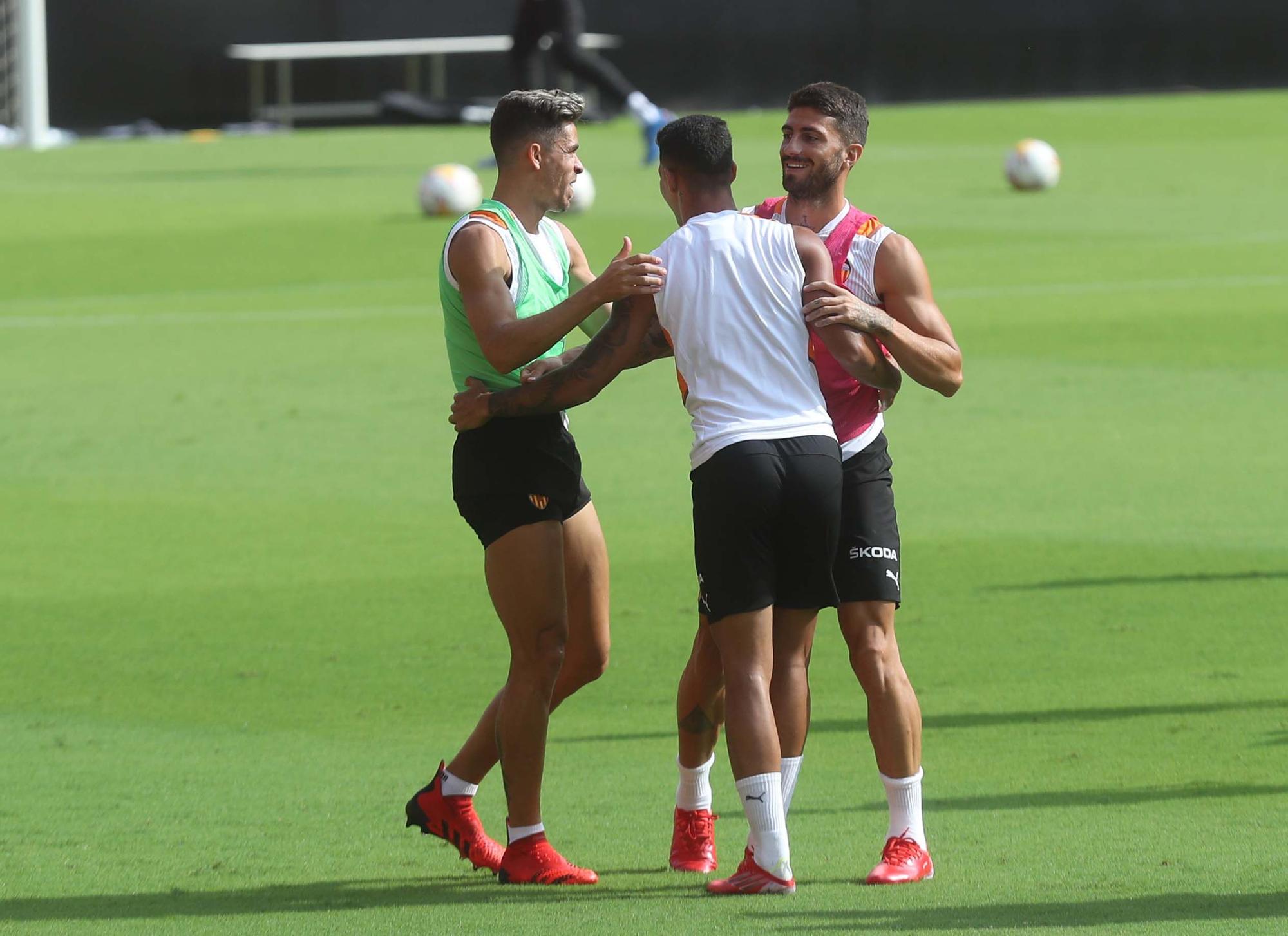 Sesión en Mestalla con Maxi Gómez y Alderete