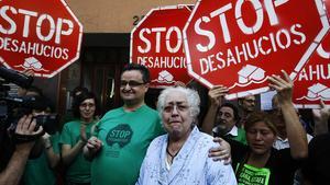 Protesta contra un deshaucio en Badalona (Barcelona).