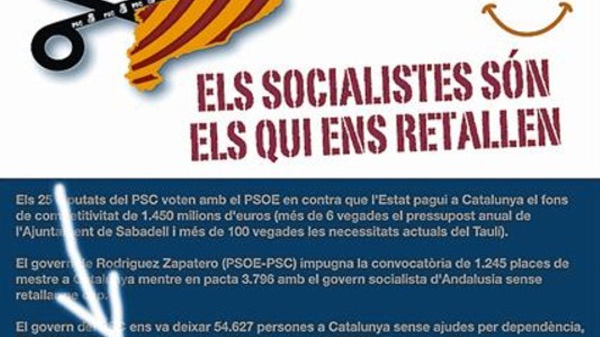 El anuncio de CiU en el 'Diari de Sabadell', con la alusión a EL PERIÓDICO. La flecha y la coloración diferente de las frases son obra de este diario.