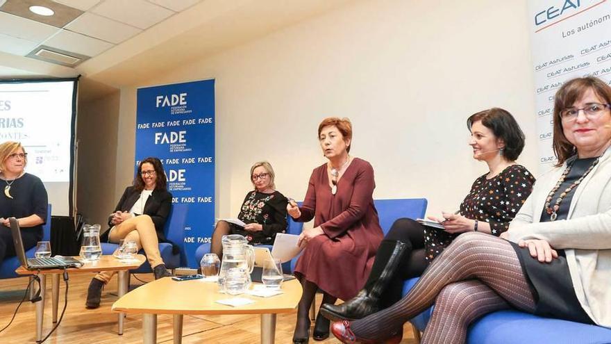 Por la izquierda, Carolina Martínez, Eva Rodríguez, Belén Fernández, Carmen Moreno, Almudena Cueto y María Antonia Álvarez.